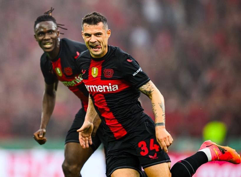 大巴黎迎来本赛季的最后一项“福利”——兰斯意外获得法甲倒数第三名